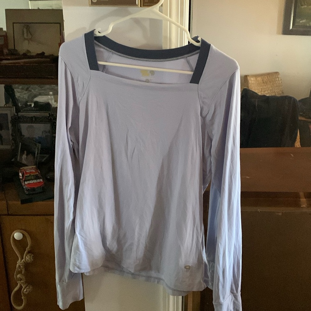 Mountain Hardware women work out shirt